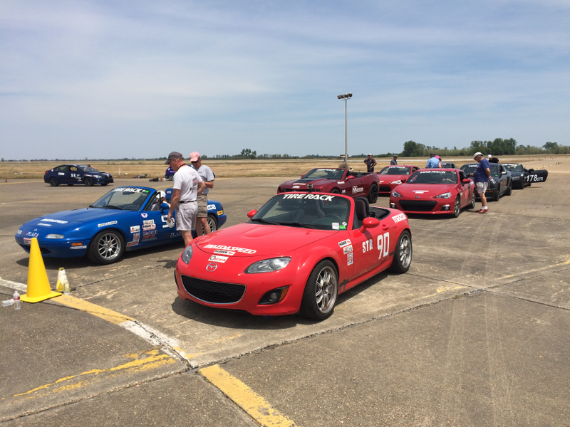 Illustration for article titled Dead planes and pork barbecue: Running my Miata at the Blytheville Pro